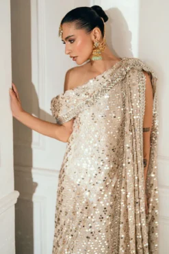 Alternative view of Laleh