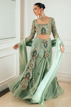 Alternative view of Amelia