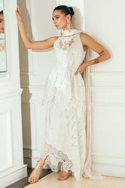 Alternative view of Saira