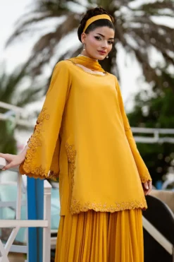 Alternative view of Honey Glow