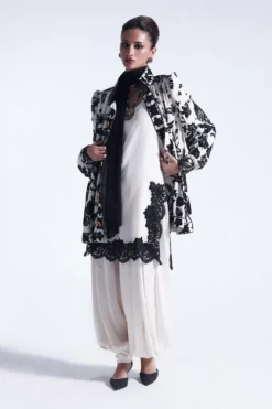 Alternative view of Noir Blanc