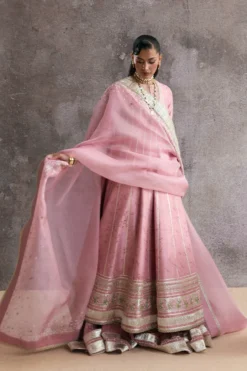 Alternative view of Zareen