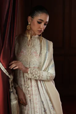 Alternative view of Safira