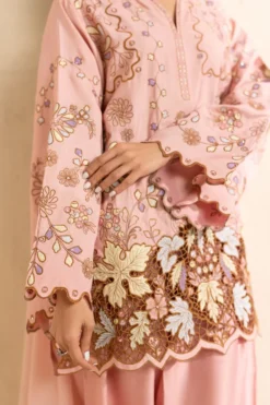 Alternative view of Mauve Pale