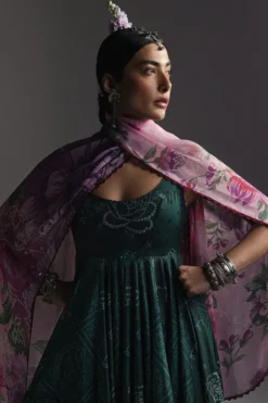 Alternative view of Nayab-D4