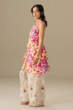 Alternative view of Blush Bloom