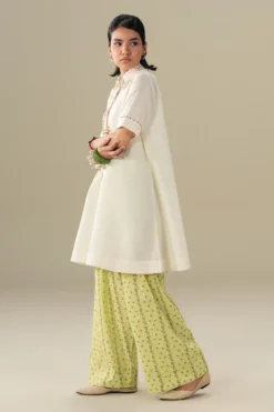 Alternative view of Snow Petal