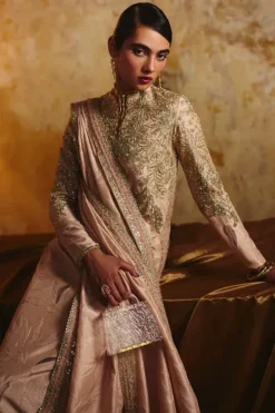 Alternative view of Vareen