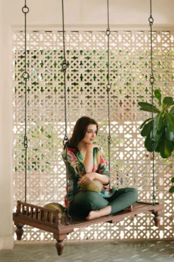 Alternative view of Green Mandarin