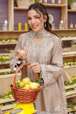 Alternative view of Mimi
