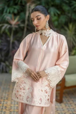 Alternative view of Meesha Set