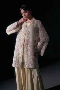 Alternative view of Almas