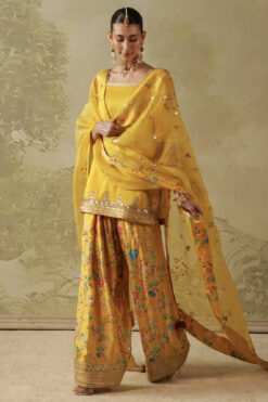 Alternative view of Printed Yellow Outfit