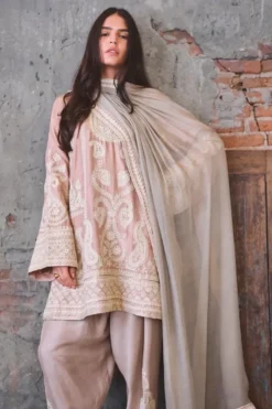 Alternative view of Dusty pink zari-thread embroidered kurta set