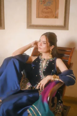 Alternative view of Raaz Angarkha And Dupatta